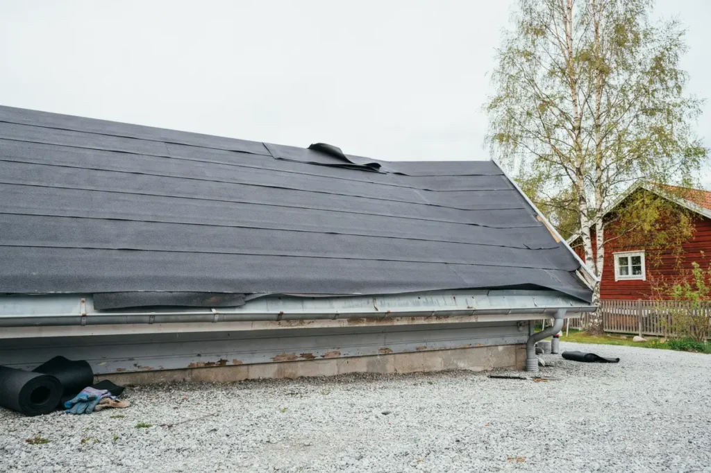 l gga om papptak p garage eller friggebod r tt underarbete skarvar och avvattning f r ett t tt resultat